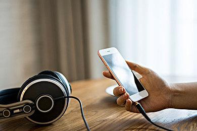 中世纪穿越风格射击游戏《Kingmakers》新预告片